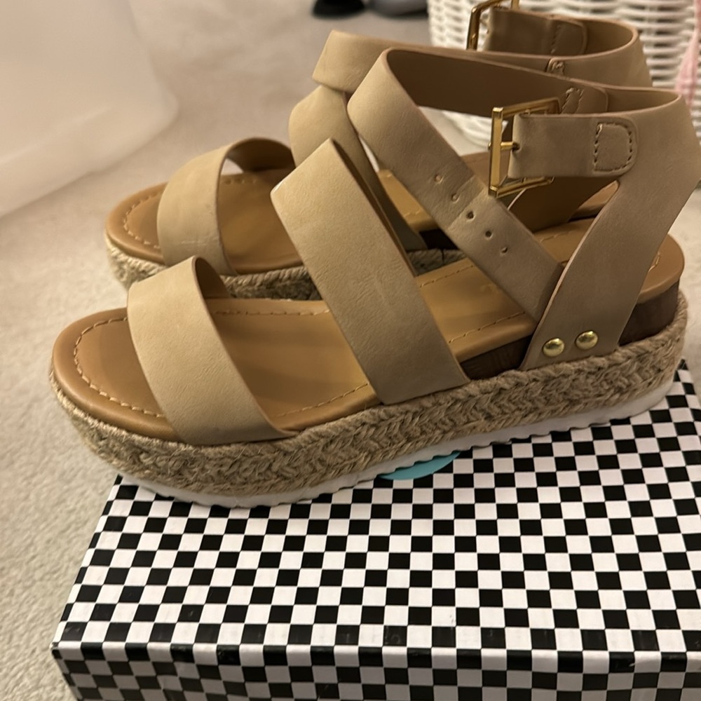 Sandals - Picture 4 of 8